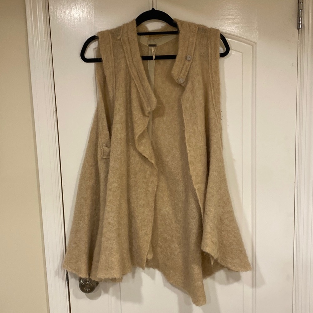 Sleeveless cardigan